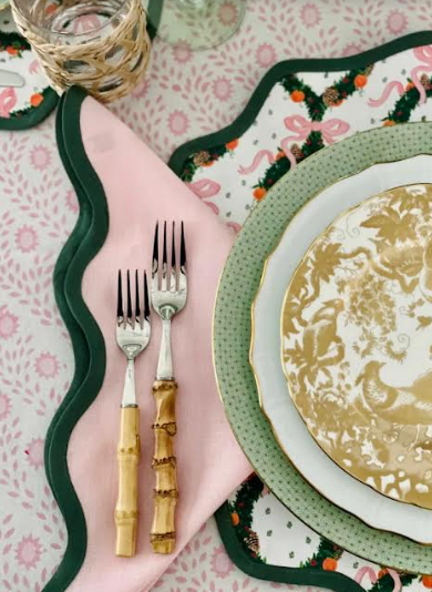 Peony Scalloped Napkin with Emerald Trim